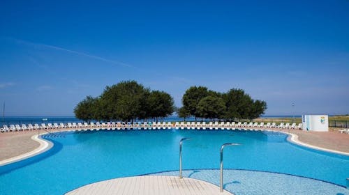 Apartments Katoro Plava Laguna - Lipanj u Istri, Umag, Istra, Hrvatska - 299 EUR - 2x noćenje u Classic apartmanu 2+2 za 4 osobe, Korištenje vanjskog bazena za odrasle i bazena za djecu