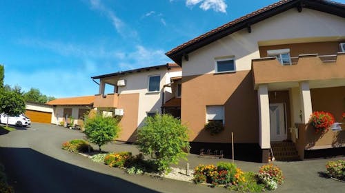 Sv. Martin na Muri - Sobe Rea - Ljetni termalni paket, Brezovec, Sveti Martin na Muri, Hrvatska - 252,50 EUR - 5x noćenje u dvokrevetnoj sobi za 2 osobe (dijete do 6 godina besplatno), 5 dana neograničenog korištenja bazena u Toplicama Sveti Martin