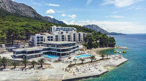 Park Villas by Morenia - Najam Deluxe kamping vile s privatnim bazenom, Podaca, Makarska rivijera, Dalmacija, Hrvatska - 2.800 EUR - 7x noćenje u kamping vili s privatnim grijanim bazenom za do 6 osoba (max. 4 odrasle osobe i 2 djece do 11,99 godina), Korištenje hotelskih grijanih vanjskih bazena