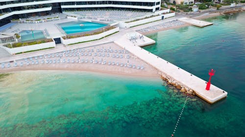 Grand Hotel View - Obiteljsko ljeto na Braču, Otok Brač, Dalmacija, Hrvatska - 2.489 EUR - 7x noćenje u dvokrevetnoj Superior sobi s balkonom (pogled more) i 2 pomoćna ležaja za 2 osobe (2 djece do 11,99 godina besplatno), Polupansion
