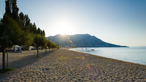 Kamp Almissa - Ultra last minute ljeto u Dalmaciji - Mobilna kućica Adria Superior - Posebna akcijska ponuda, Omiš, Dalmacija, Hrvatska - 568 EUR - 3x noćenje u mobilnoj kućici Adria Superior 4+1 (C2 zona, zadnji red) za do 5 osoba (4 odrasle osobe i 1 dijete do 11,99 godina), Jednokratno korištenje posteljine i ručnika