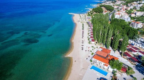 Kamp Almissa - Ljeto u Dalmaciji - Mobilna kućica Adria Superior - Posebna akcijska ponuda, Omiš, Dalmacija, Hrvatska - 1.325 EUR - 5x noćenje u mobilnoj kućici Adria Superior 4+1 (C2 zona, zadnji red) za do 5 osoba (4 odrasle osobe i 1 dijete do 11,99 godina), Jednokratno korištenje posteljine i ručnika