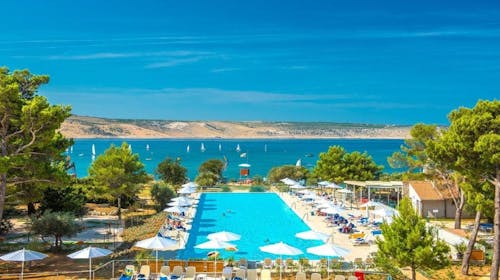 Bluesun Holiday Village Alan - Ljeto s punim pansionom u sjevernoj Dalmaciji, Starigrad Paklenica, Dalmacija, Hrvatska - 825 EUR - 3x noćenje u Standard dvokrevetnoj sobi s balkonom za 2 osobe, Puni pansion