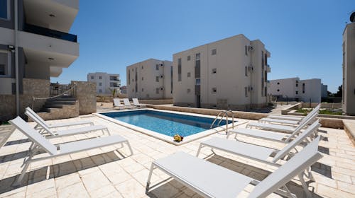 Meridian Pool Residences - Kraj ljeta na Pagu, Novalja, Pag, Dalmacija, Hrvatska - 990 EUR - 5x noćenje u dvosobnom apartmanu (4+2) za 6 osoba, Korištenje vanjskog bazena