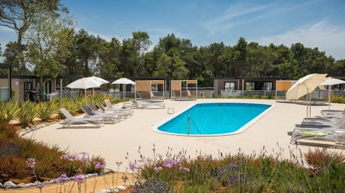 Santa Marina Boutique Camping - Obiteljski odmor u Poreču, Poreč, Istra, Hrvatska - 374 EUR - 5x noćenje u Premium Comfort mobilnoj kućici za 4 osobe (2 djece do 11,99 godina besplatno), Posteljina i ručnici