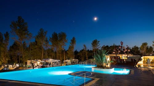 Santa Marina Boutique Camping - Premium glamping, Poreč, Istra, Hrvatska - 310 EUR - 5x noćenje u premium glamping šatoru s 2 spavaće sobe za do 5 osoba (4 odrasle osobe i 1 dijete do 11,99 godina), Posteljina i ručnici