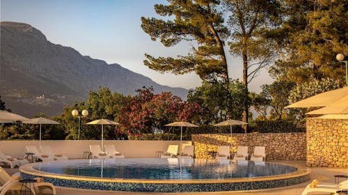 Aminess Liburna Hotel - Obiteljsko ljeto na Korčuli, Korčula, Dalmacija, Hrvatska - 377 EUR - 2x noćenje u dvokrevetnoj Superior sobi s balkonom za 2 osobe (1 dijete do 9,99 godina besplatno), Polupansion