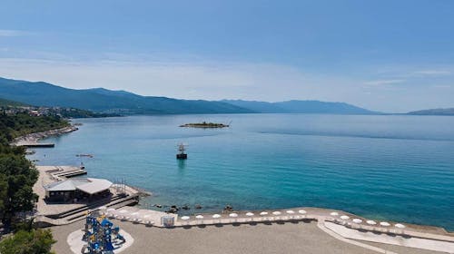 Aminess Vival Casa Lišanj - Last minute all inclusive light ljetni odmor - Posebna ponuda, Novi Vinodolski, Hrvatska - 549 EUR - 3x noćenje u Comfort dvokrevetnoj sobi s balkonom za 2 osobe (1 dijete do 14,99 godina besplatno), All inclusive light