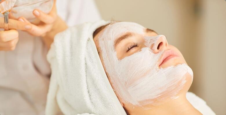 HYDRAFACIAL TRETMAN koji čisti i dubinski hidratizira kožu lica u studiju ljepote Aura Bliss
